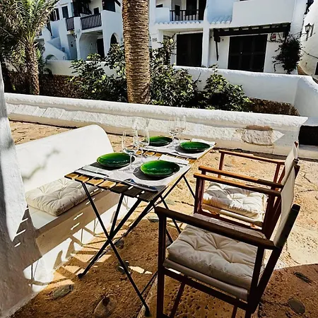 Menorca Les Pieds Dans L'eau *