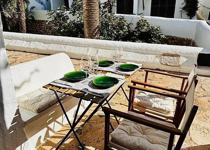 Menorca Les Pieds Dans L'eau *